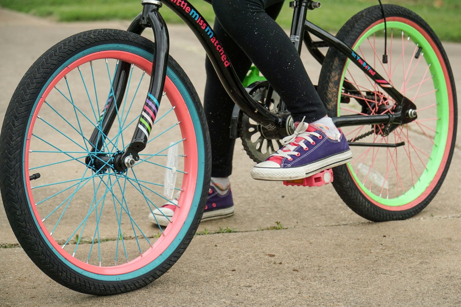 Cykel på en trottoar